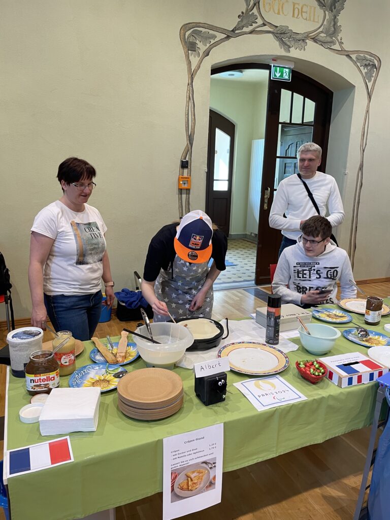 Leute die Crepes machen