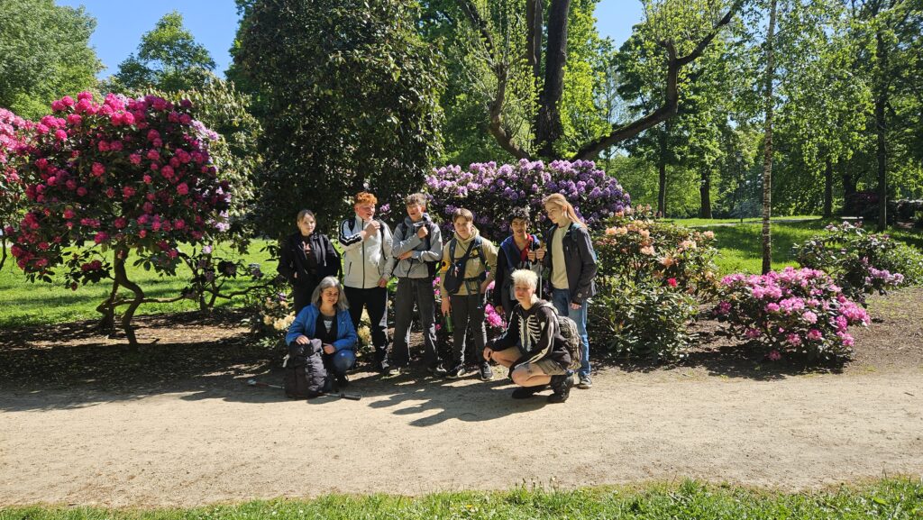 Gruppenfoto der 6b im Schlossteichpark.
