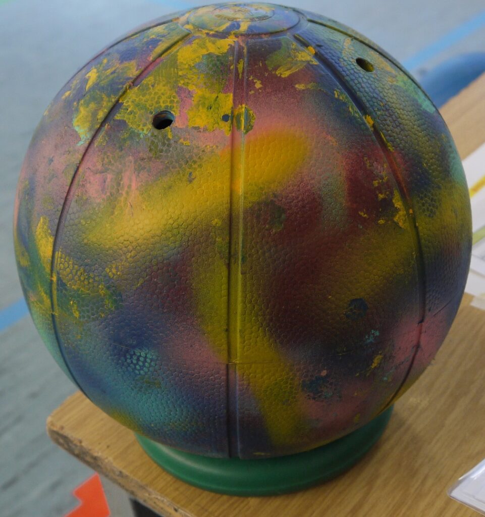 Goalball in bunt eingefärbt